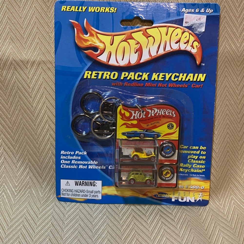 Hot Wheels Retro Pack Keychain #TY070